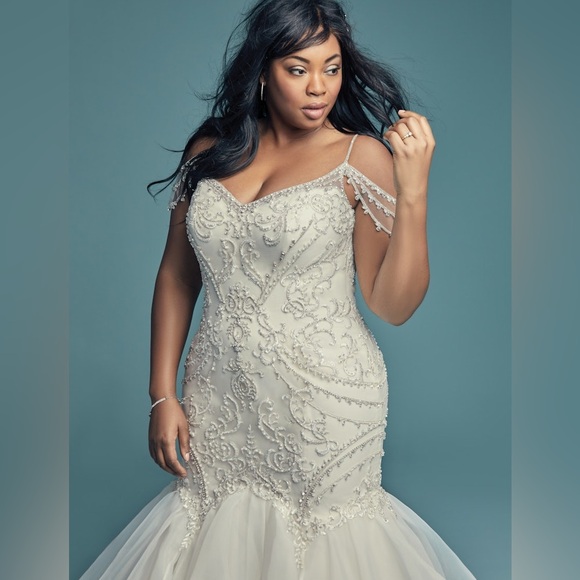 Maggie Sottero Wedding gown. - Picture 2 of 5